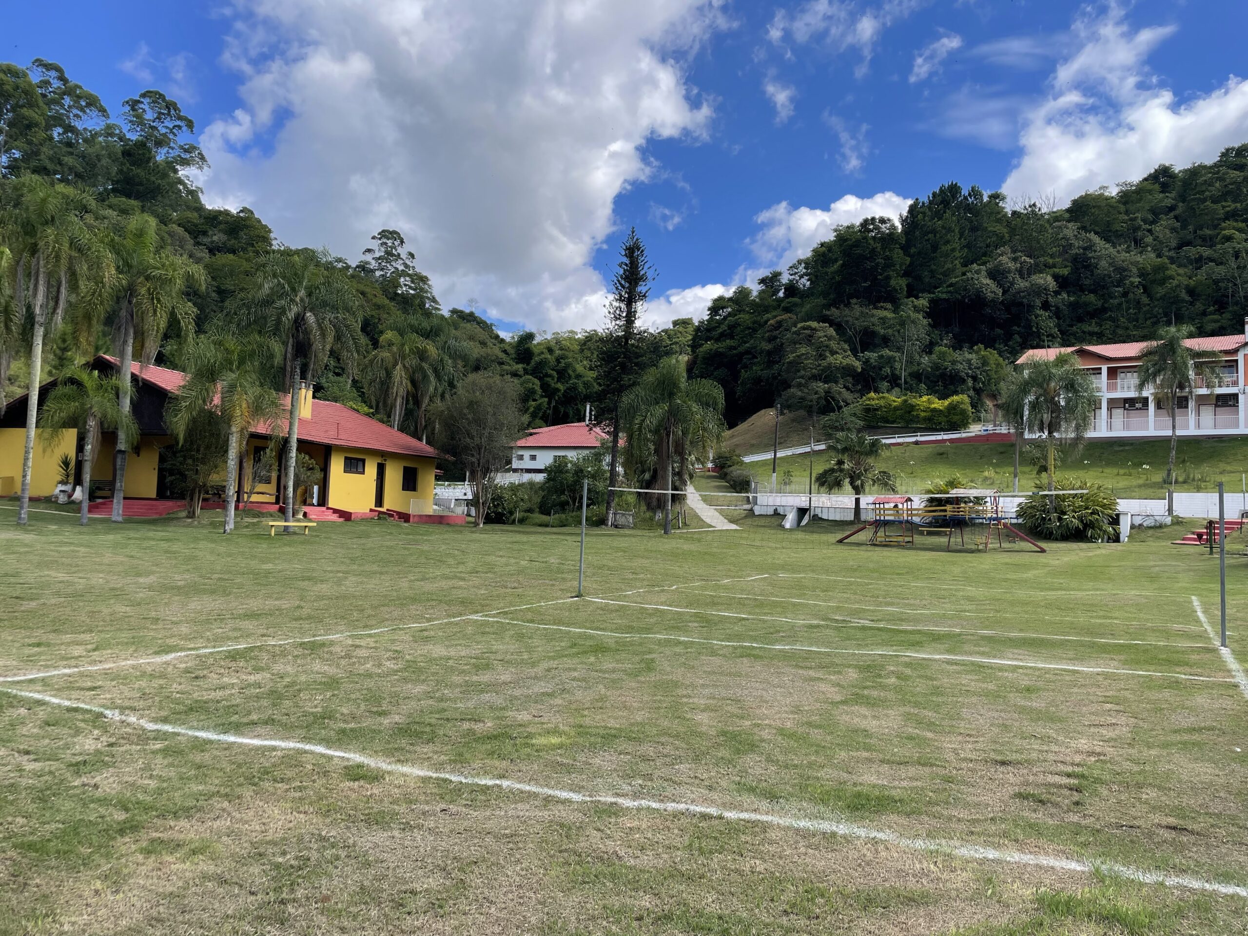 Vôlei na Grama